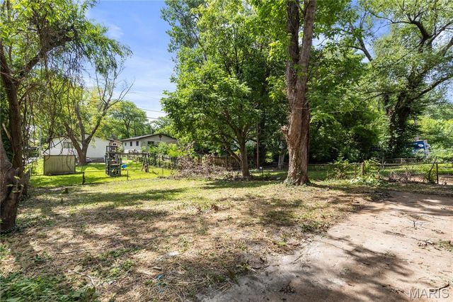 10249 Count Drive, St Louis, MO 63136