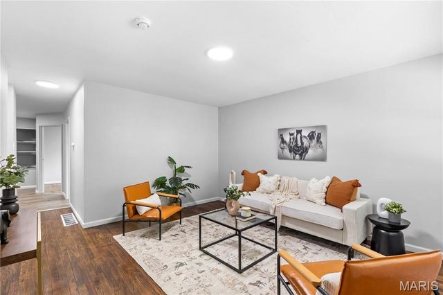 10249 Count Drive, St Louis, MO 63136