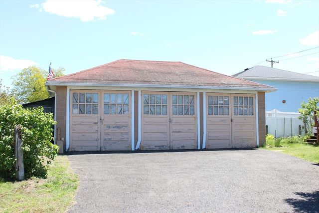 75 Wheatland Ave, Chicopee, MA 01020