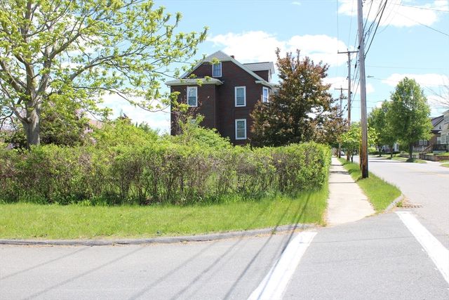 75 Wheatland Ave, Chicopee, MA 01020