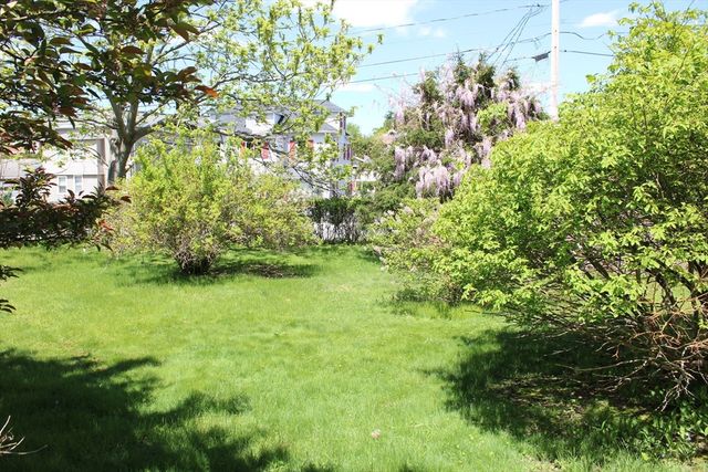 75 Wheatland Ave, Chicopee, MA 01020