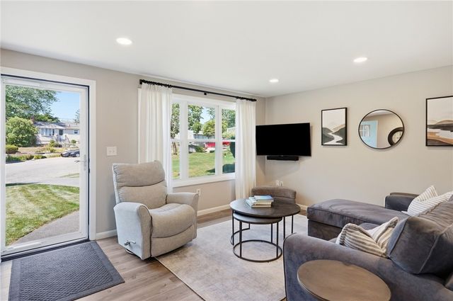 36 Mary Beth Drive, Warwick, RI 02886
