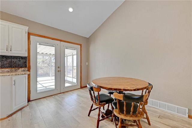 1358 S Delaware Avenue, Independence, MO 64055