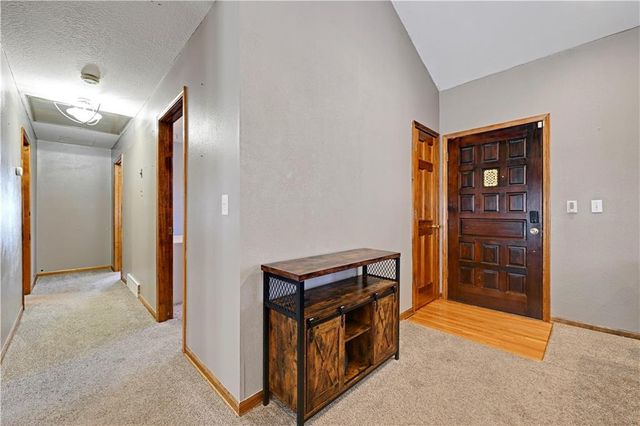 1358 S Delaware Avenue, Independence, MO 64055