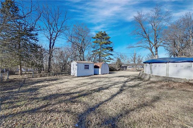 1358 S Delaware Avenue, Independence, MO 64055