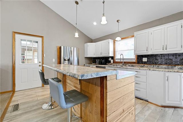 1358 S Delaware Avenue, Independence, MO 64055