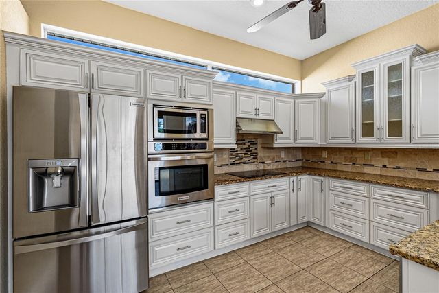 12231 WOODLANDS CIRCLE, Dade City, FL 33525