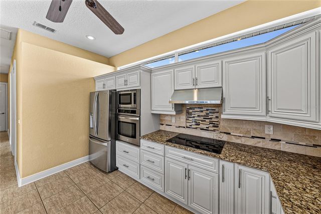 12231 WOODLANDS CIRCLE, Dade City, FL 33525