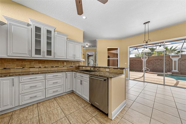 12231 WOODLANDS CIRCLE, Dade City, FL 33525