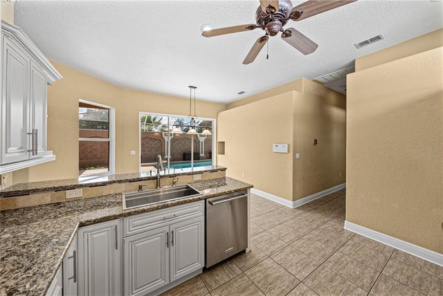 12231 WOODLANDS CIRCLE, Dade City, FL 33525