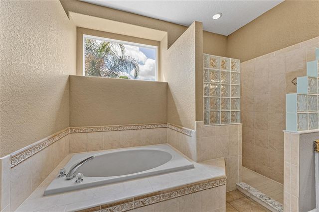 12231 WOODLANDS CIRCLE, Dade City, FL 33525