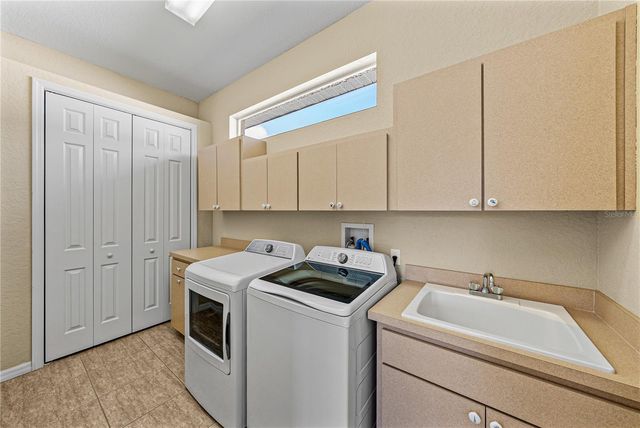 12231 WOODLANDS CIRCLE, Dade City, FL 33525