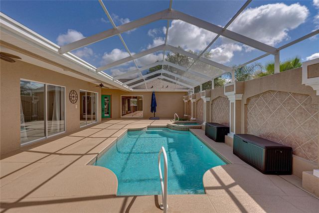 12231 WOODLANDS CIRCLE, Dade City, FL 33525