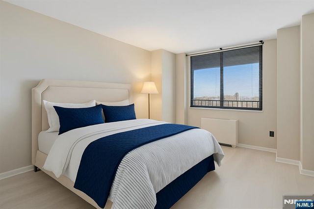 380 Mountain 701, Union City, NJ 07087