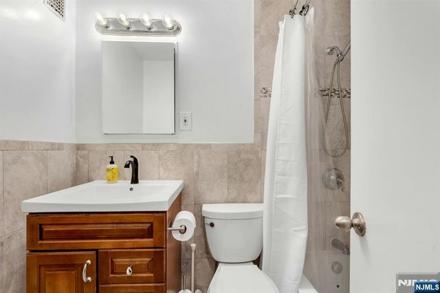 380 Mountain 701, Union City, NJ 07087