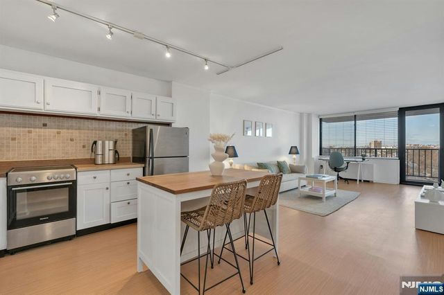 380 Mountain 701, Union City, NJ 07087