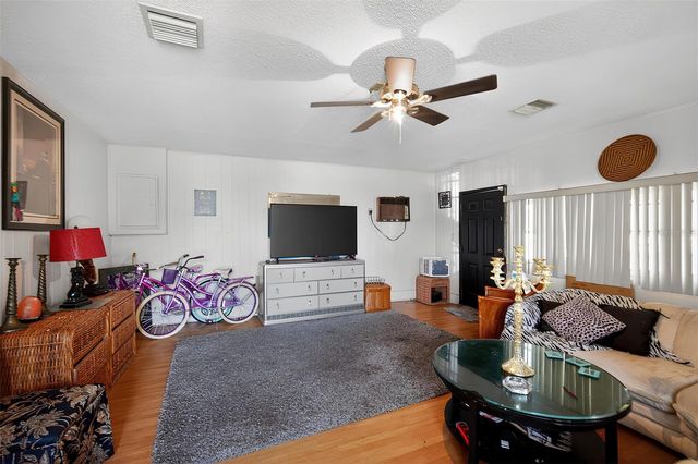 1803 S WILKINS AVENUE, Plant City, FL 33563