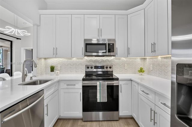 10661 NW 14th Street 248, Plantation, FL 33322