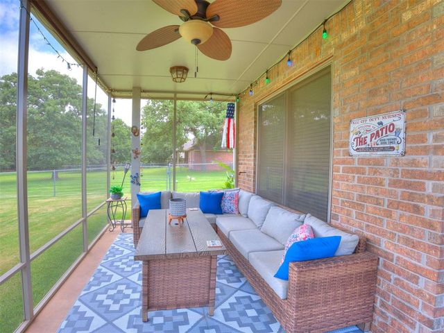 9085 Driftwood Court, Edmond, OK 73034