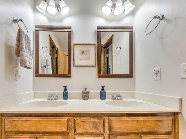 9085 Driftwood Court, Edmond, OK 73034