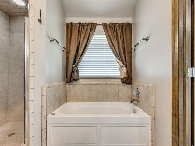9085 Driftwood Court, Edmond, OK 73034