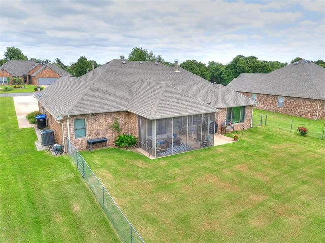 9085 Driftwood Court, Edmond, OK 73034
