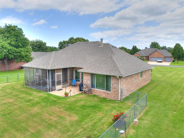 9085 Driftwood Court, Edmond, OK 73034