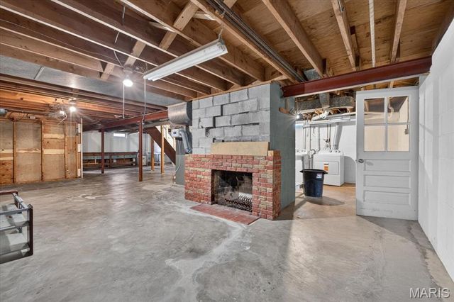 9091 Patrick Drive, St John, MO 63114