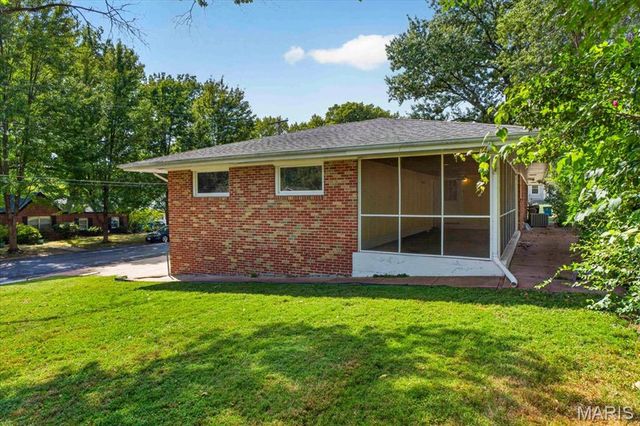 9091 Patrick Drive, St John, MO 63114
