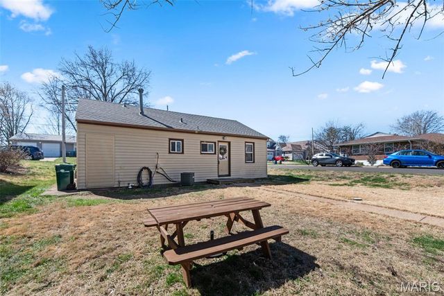 11945 Lillian Avenue, Des Peres, MO 63131