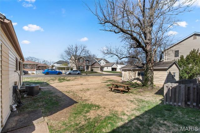 11945 Lillian Avenue, Des Peres, MO 63131