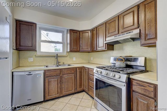14220 Lincoln Street, Oak Park, MI 48237