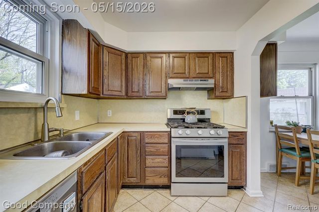 14220 Lincoln Street, Oak Park, MI 48237