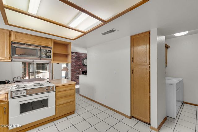 2812 E CONCHO Avenue, Mesa, AZ 85204