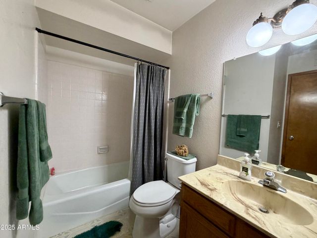 2812 E CONCHO Avenue, Mesa, AZ 85204