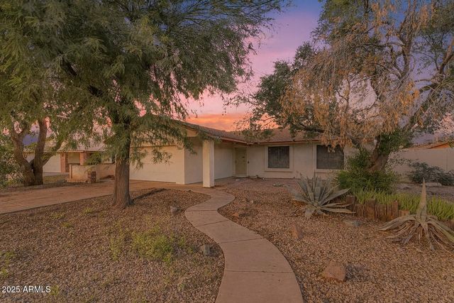 2812 E CONCHO Avenue, Mesa, AZ 85204