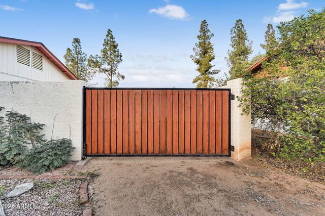 2812 E CONCHO Avenue, Mesa, AZ 85204