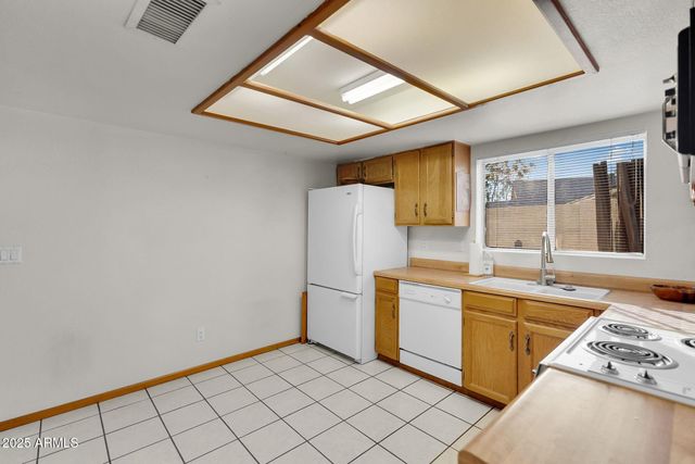 2812 E CONCHO Avenue, Mesa, AZ 85204