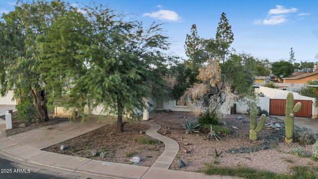 2812 E CONCHO Avenue, Mesa, AZ 85204