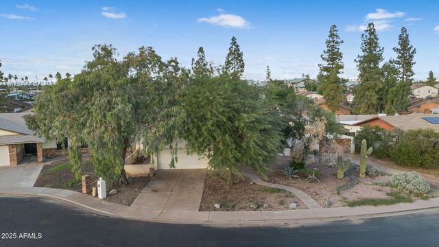 2812 E CONCHO Avenue, Mesa, AZ 85204
