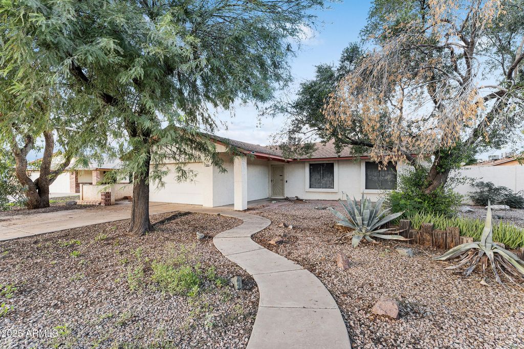 2812 E CONCHO Avenue, Mesa, AZ 85204