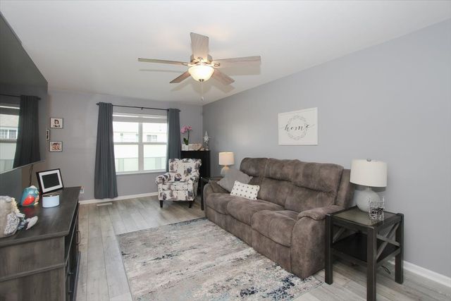 1074 Turin Drive, Hampshire, IL 60140