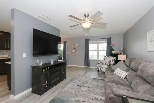 1074 Turin Drive, Hampshire, IL 60140