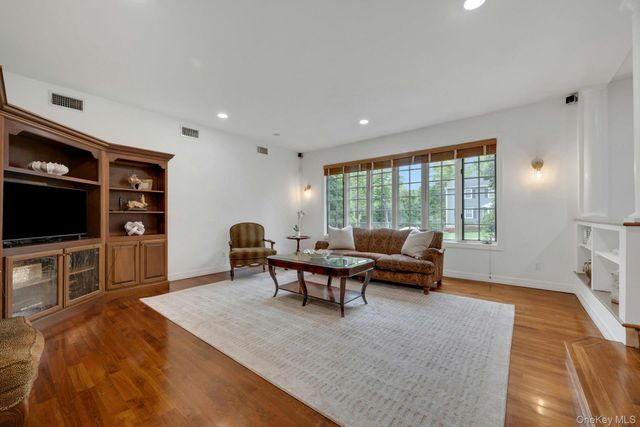 209 Glendale Road, Scarsdale, NY 10583