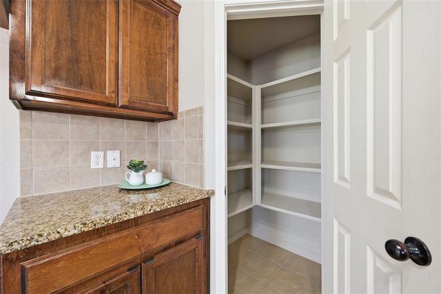 11640 SW 10th Street, Yukon, OK 73099