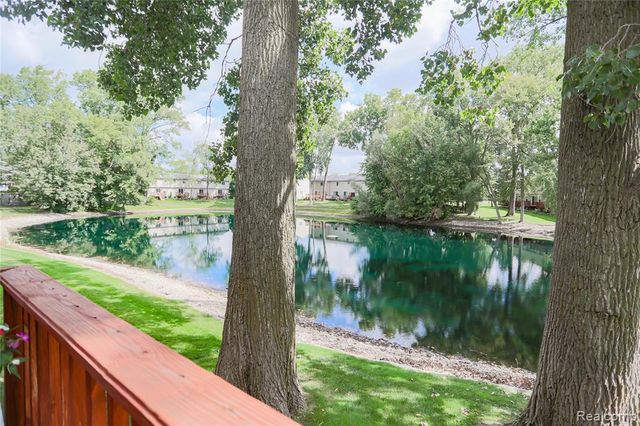 1355 Lochaven Road, Waterford, MI 48327