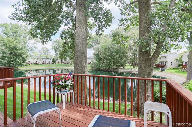 1355 Lochaven Road, Waterford, MI 48327