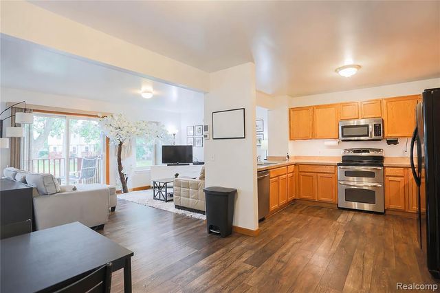 1355 Lochaven Road, Waterford, MI 48327