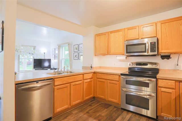1355 Lochaven Road, Waterford, MI 48327
