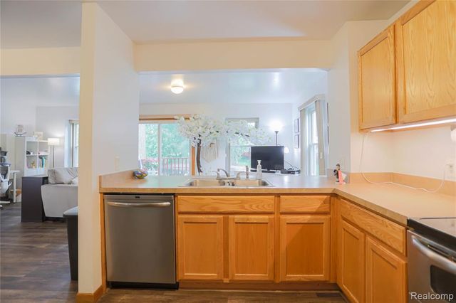 1355 Lochaven Road, Waterford, MI 48327